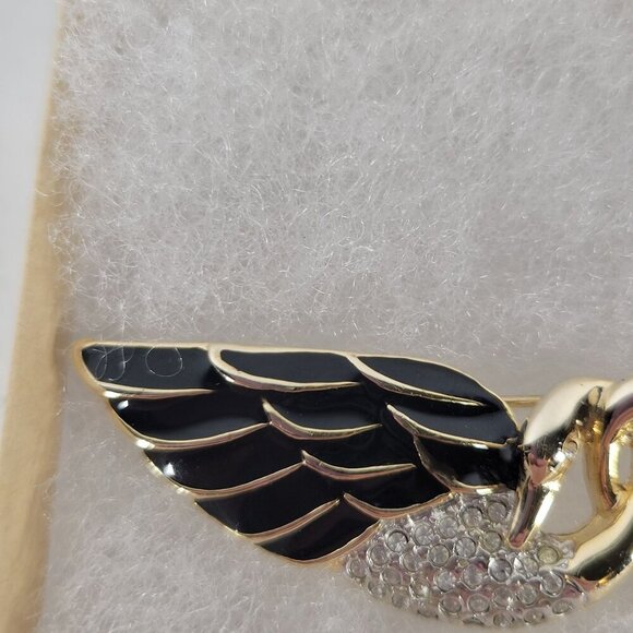 Two Swans Wing Classic Elegant Crystal Gold-Tone Enamel & Rhinestones Brooch Pin - Picture 3 of 5